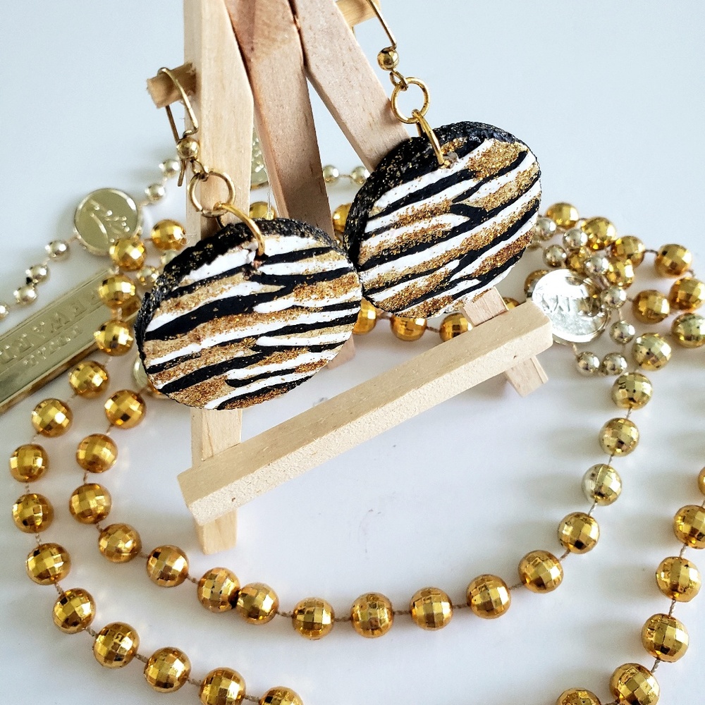 Lightweight Dangle Black White Earrings